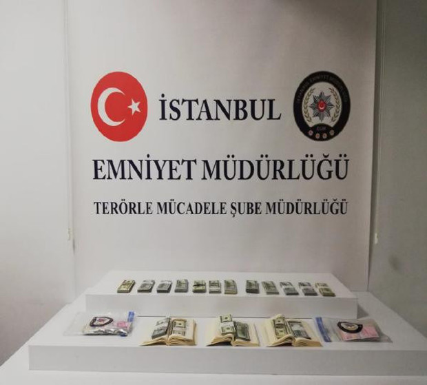 İstanbul'da büyük FETÖ operasyonu! Kitapların arasından dolarlar çıktı - Resim: 0
