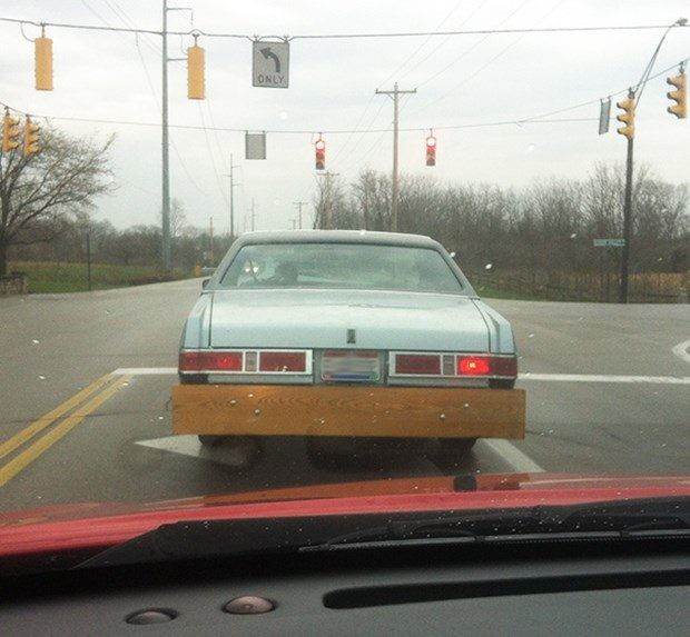 Bu fotoğraftaki detayı çözene aşk olsun! Banyoda kelepçe ile... - Resim: 2