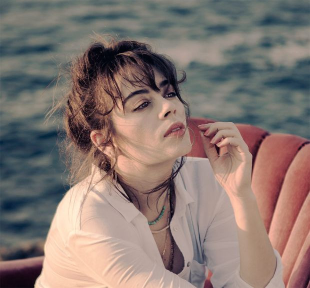 Demet Evgar diziden ayrılıyor mu Avlu dizisi Deniz ölüyor mu? - Resim: 0