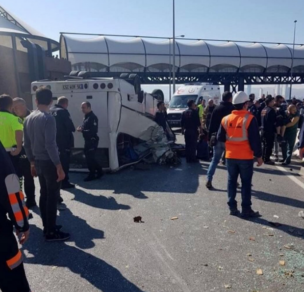 Down sendromlu çocukları taşıyan midibüs devrildi! Çok sayıda yaralı var - Resim: 0