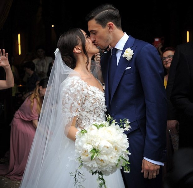 Ünlü futbolcu evlendi - Resim: 2