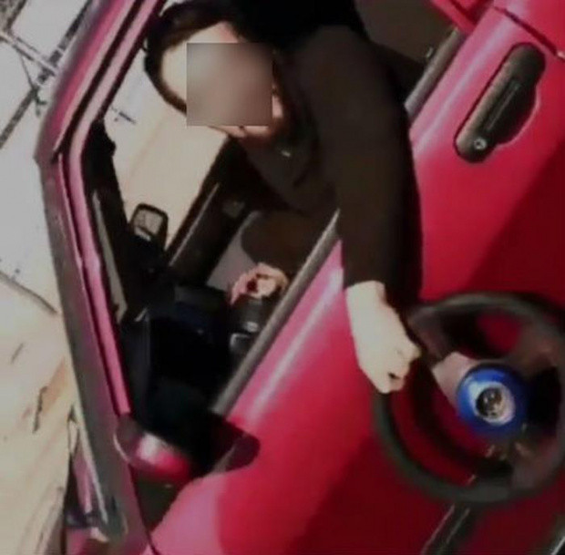 Bursa'da seyir halinde direksiyonu söken sürücü Bakın başına ne geldi - Resim: 0