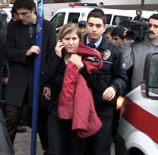 Kadın sürücü yayaları sürükledi - Resim: 4