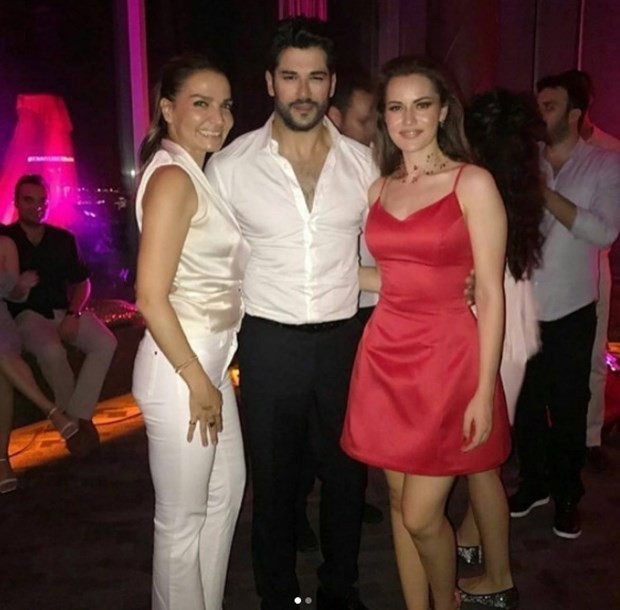Fahriye Evcen'in kınasına bakın Burak Özçivit davulla bastı! - Resim: 3