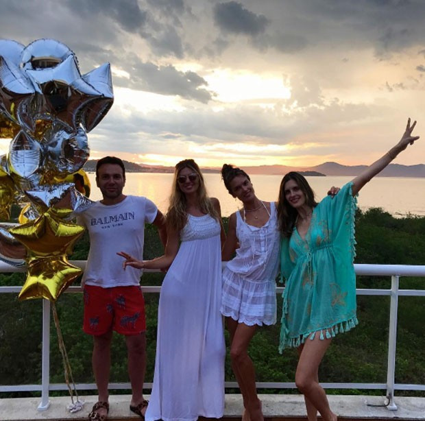 Kardashian yeni yıla böyle girdi sosyal medyayı yıktı! - Resim: 1