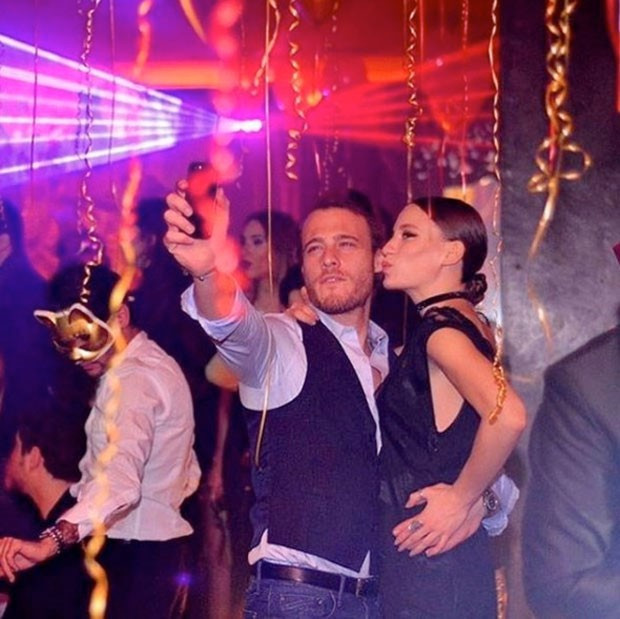 Kerem Bursin ve Serenay Sarıkaya bakın nerde? - Resim: 1