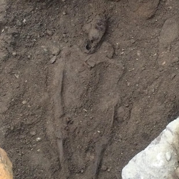 Foça'da 2 bin 100 yıllık mezarlar bulundu - Resim: 4