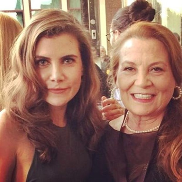 Annesini görünce şaşıracaksınız! Aslında çok tanıdık bir sima - Resim: 2