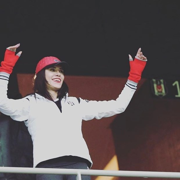 Şükran Ovalı'dan Beşiktaş taraftarına gönderme! - Resim: 2