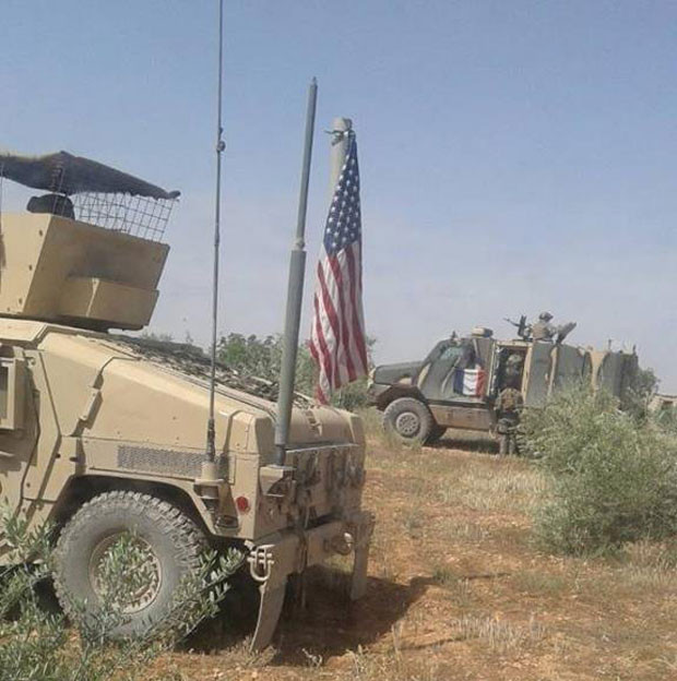 Menbiç'te skandal görüntü! Fransız ve ABD'li askerler yan yana devriyede - Resim: 1