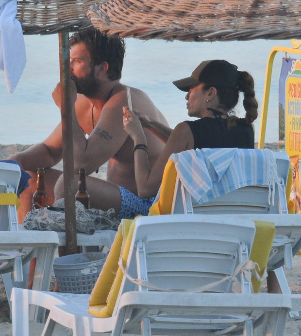 Kıvanç Tatlıtuğ sevgilisiyle halk plajında! - Resim: 2