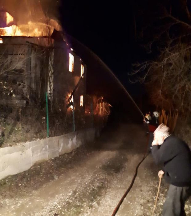 Karabük'te yangın! 2 katlı ev küle döndü - Resim: 0