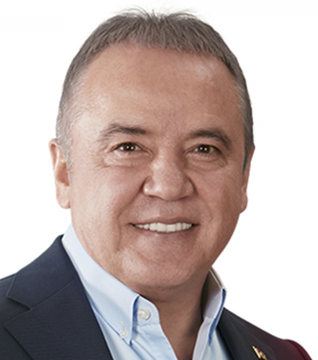 Antalya Belediye başkanı Muhittin Böcek aslen nereli kimdir eşine bakın - Resim: 0