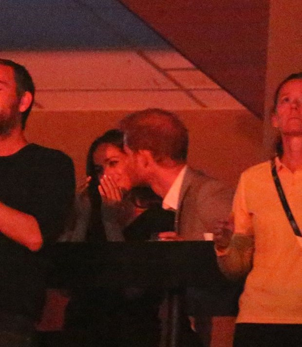 Prens Harry'den herkesin içinde öpücük - Resim: 4