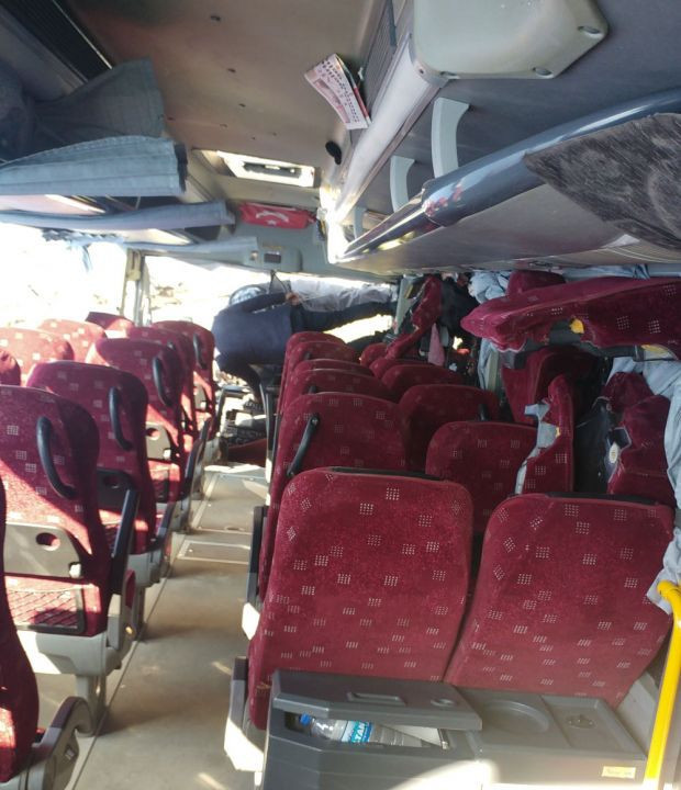 Bayrampaşa'da servis minibüsü devrildi! Çok sayıda yaralı var - Resim: 1