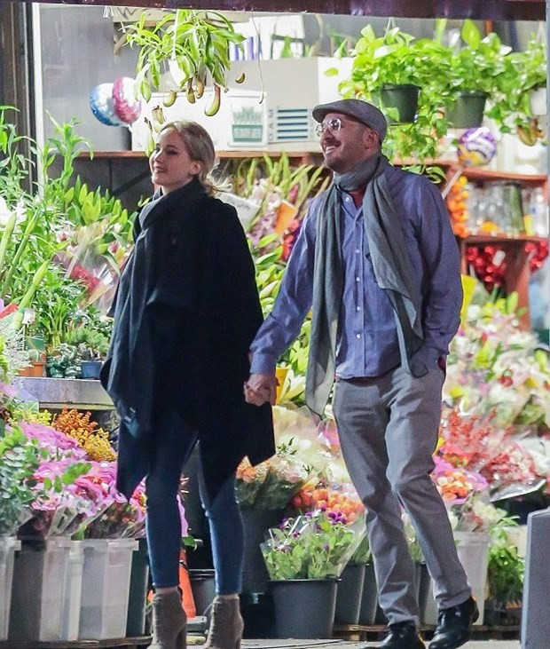 Oscar ödüllü oyuncu sevgilisiyle dudak dudağa yakalandı - Resim: 4