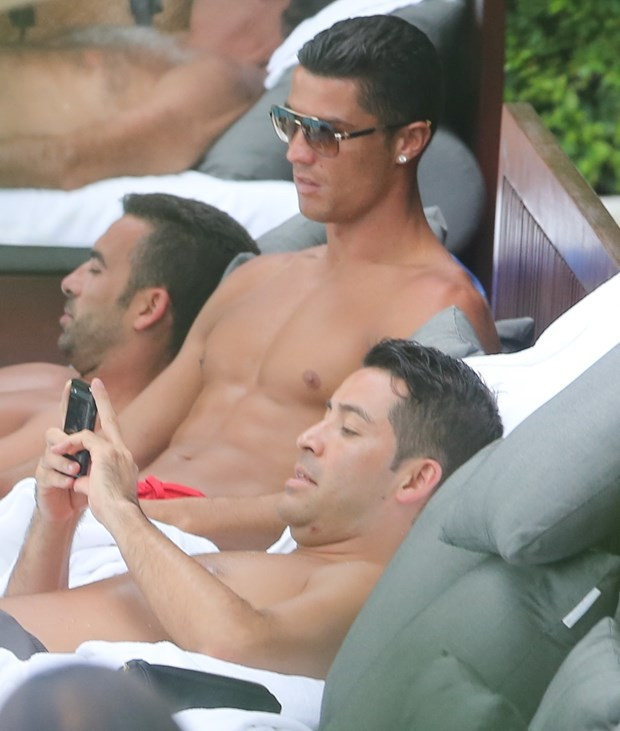 Christiano Ronaldo’nun ojeli tırnakları - Resim: 4