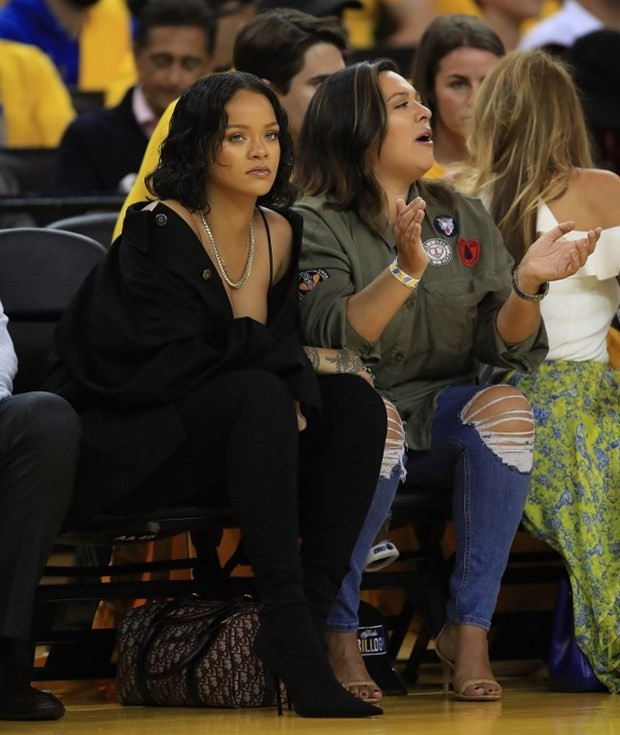 Rihanna her geçen gün kilo alıyor! Ama öyle bir cevap verdi ki - Resim: 4