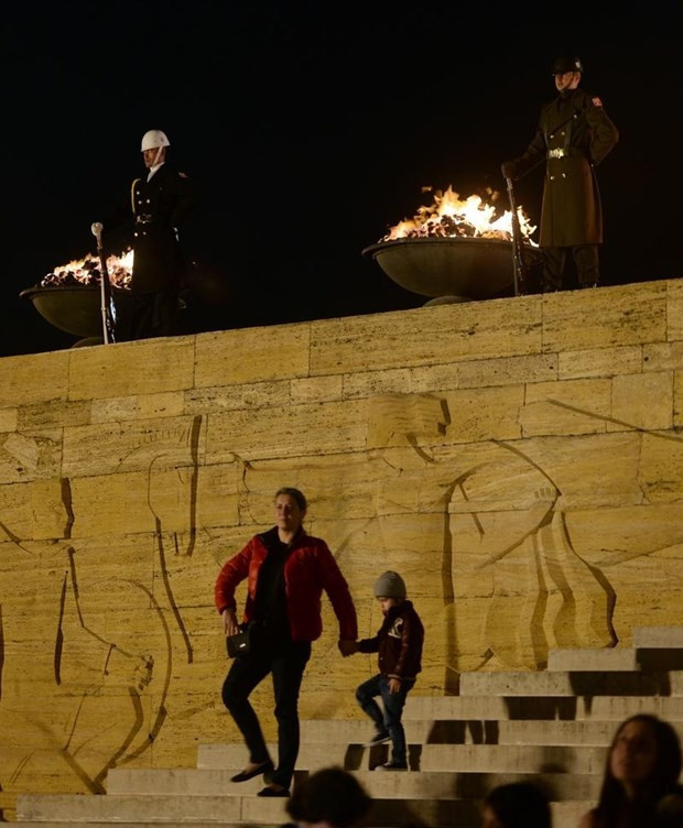 Vatandaşlar Anıtkabir'e akın etti - Resim: 4