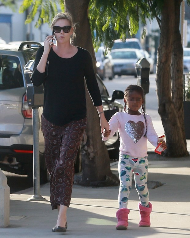 Oğlunu öyle bir giydiriyor ki.. - Resim: 2