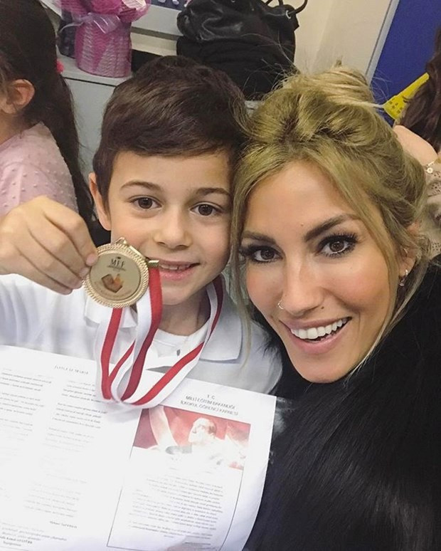 Çağla Şikel de karne heyecanı yaşadı! - Resim: 1