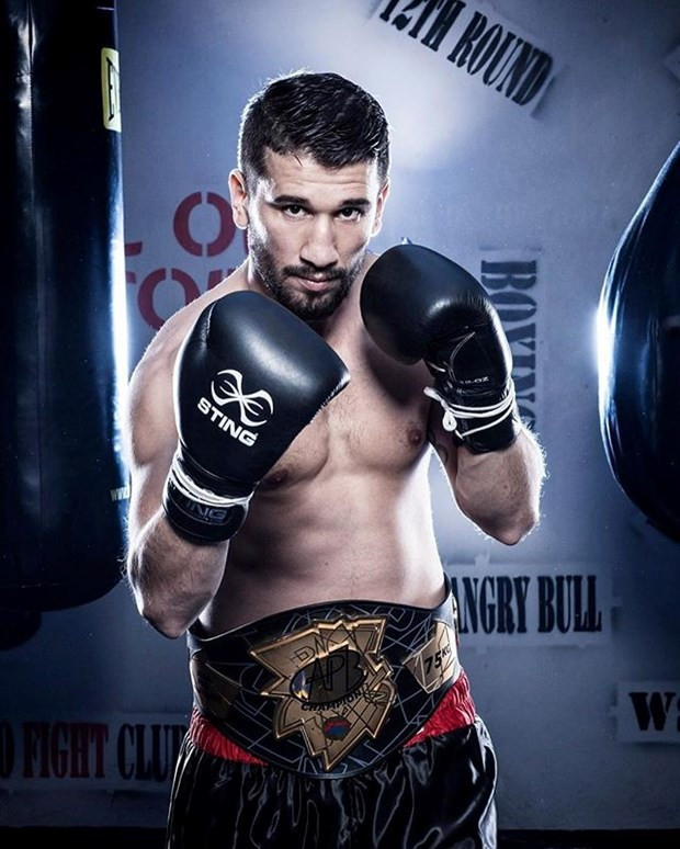 Survivor Adem Kılıççı ile Tuğçe Melis Demir aşkı Çeşme'de fena yakalandı - Resim: 2