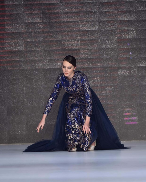 Tesettür defilesinde görünmez kaza - Resim: 4