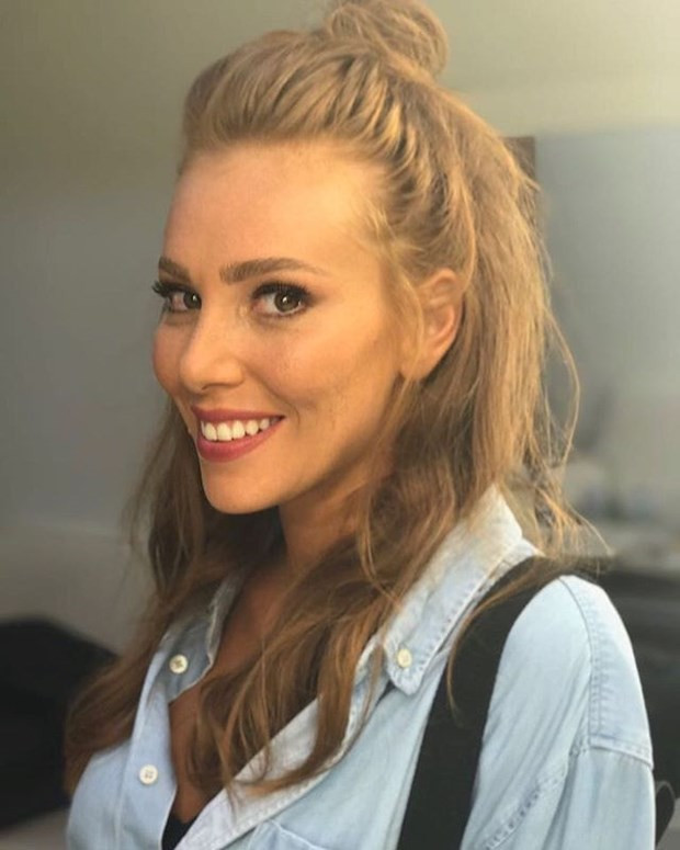 Elçin Sangu artık kızıl değil - Resim: 4