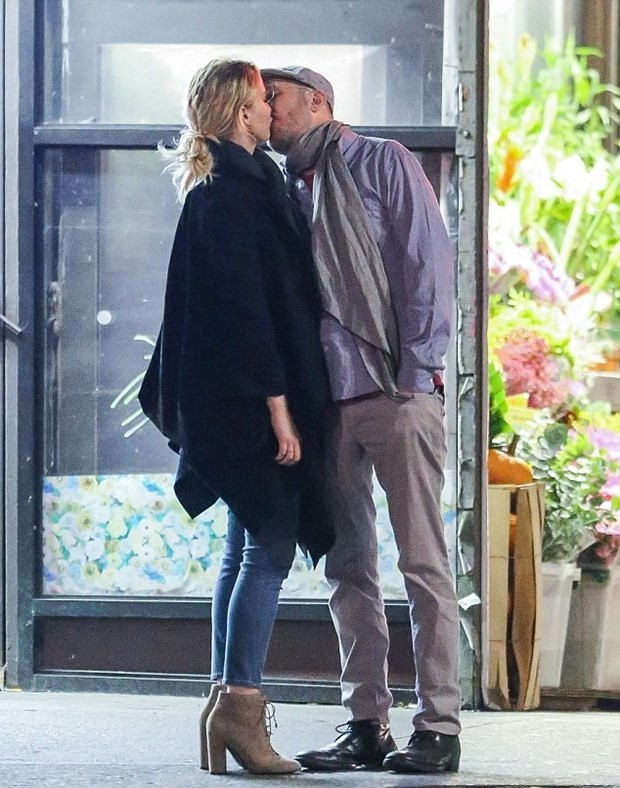 Oscar ödüllü oyuncu sevgilisiyle dudak dudağa yakalandı - Resim: 3