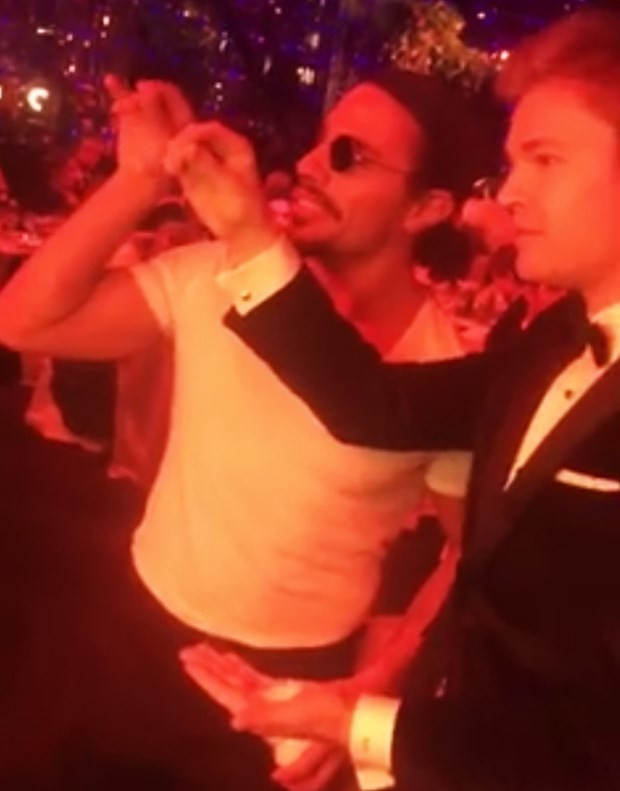 Nusret bu kez ödül gecesini tuzladı yıldızlar peşindeydi - Resim: 4