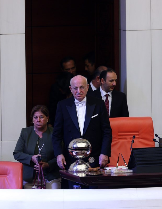 Meclis'te demokrasi nöbeti Hulusi Akar da geldi - Resim: 3