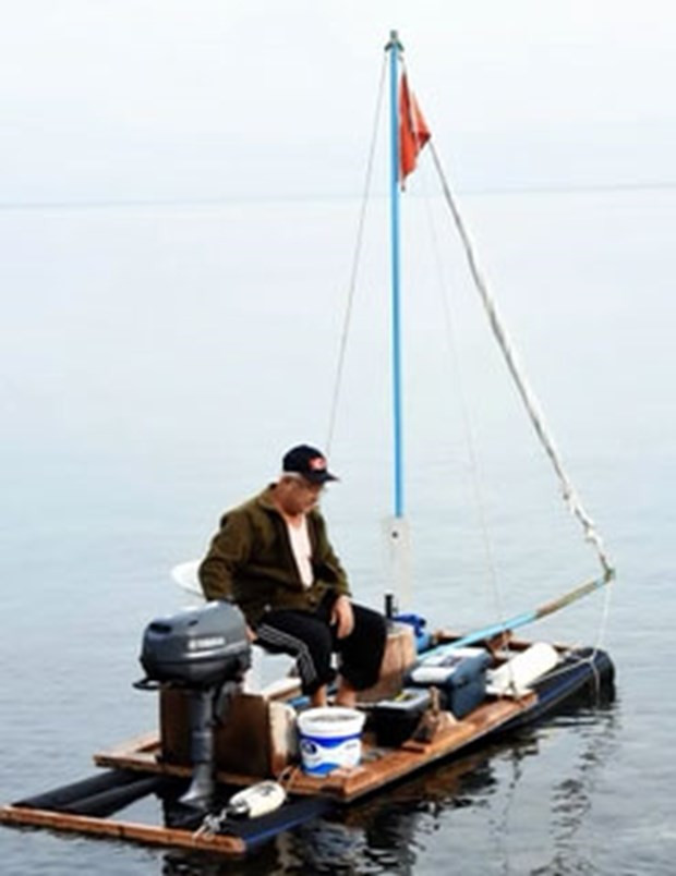 Atık malzemelerden kendine tekne yaptı - Resim: 4