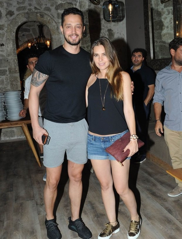 Serenay Sarıkaya ve Kerem Bursin'den şaşırtan karar - Resim: 2