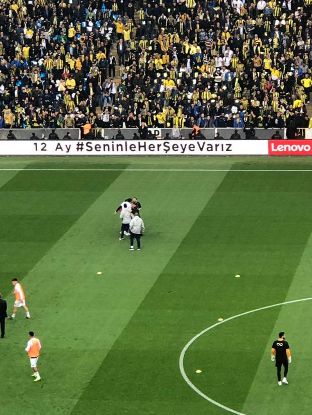 Fenerbahçe Galatasaray derbisi öncesi gerginlik! Volkan ve Hasan Şaş... - Resim: 0