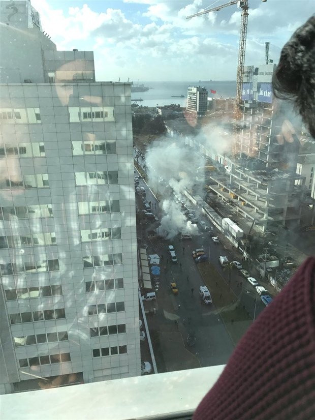 İzmir'de patlama olay yerinden ilk görüntüler - Resim: 3