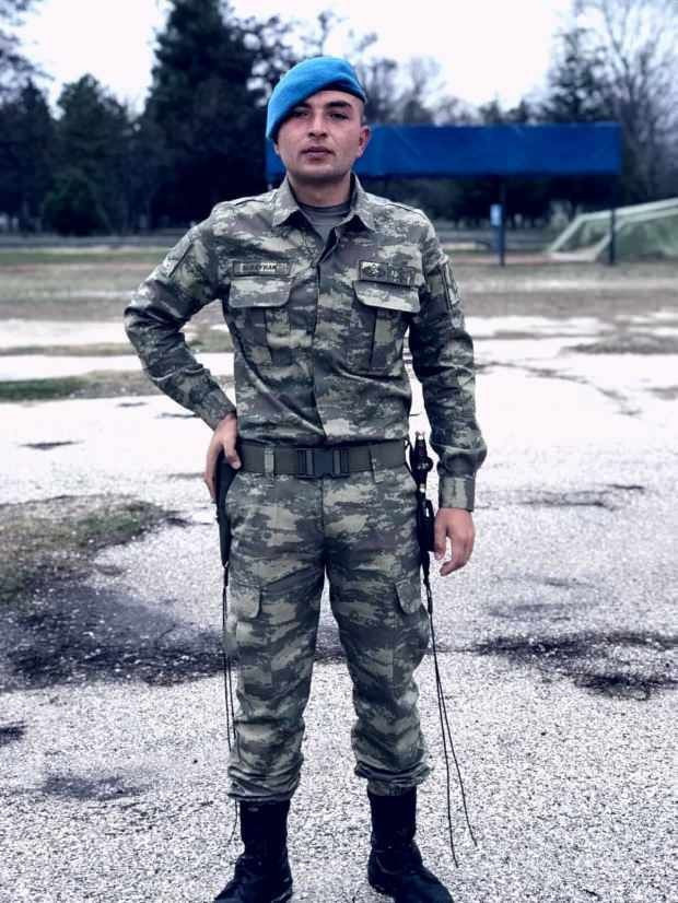 Türkiye İdlib şehitlerini uğurladı! Kahraman 5 askerimize memleketlerinde gözü yaşlı veda - Resim: 1