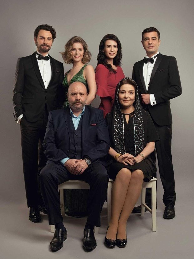 Hayat Şarkısı setinde inanılmaz kaza bir anda yere yığıldı - Resim: 1