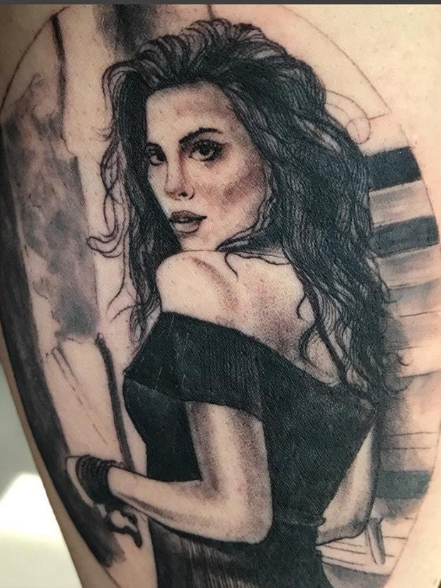 Emre Altuğ'un sırtındaki dövmeye bakın yok artık diyeceksiniz! - Resim: 3