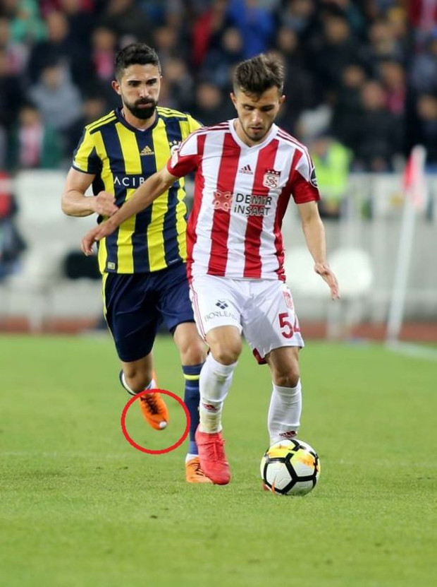 Hasan Ali Kaldırım'ın kramponlarında dikkat çeken detay - Resim: 1