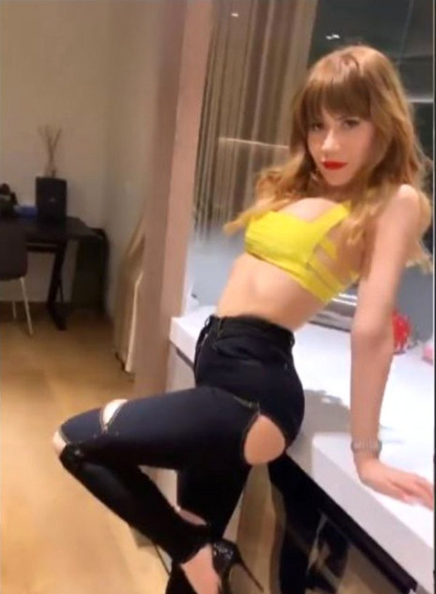 Nihal Candan kaç yaşında kalçası açık pantolonu olay oldu! - Resim: 0