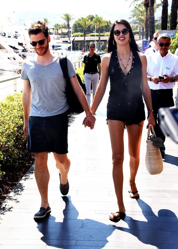 Adriana Lima o fotoğrafı yayınlayınca Metin Hara çıldırdı - Resim: 1