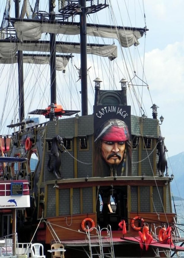 Marmaris'te 'Korsan tekne' kavgası - Resim: 1