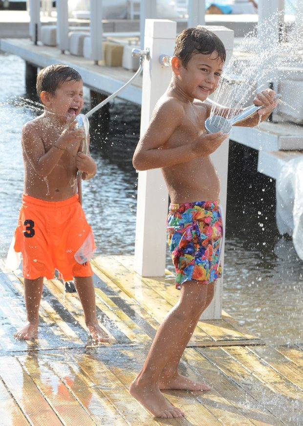 Çağla Şikel mini bikinisiyle nefes kesti - Resim: 4