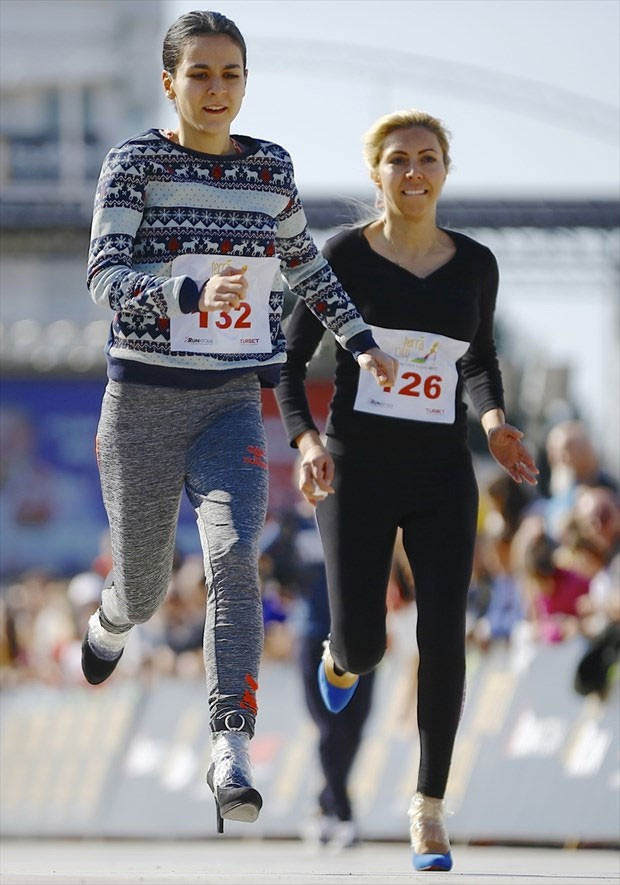 26 bin kadın 100 metreyi topuklularla koştular bakın neden - Resim: 3