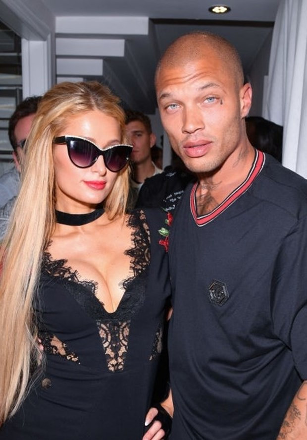 Dünyanın en ünlü mahkumuydu kapağı Paris Hilton'a attı - Resim: 1