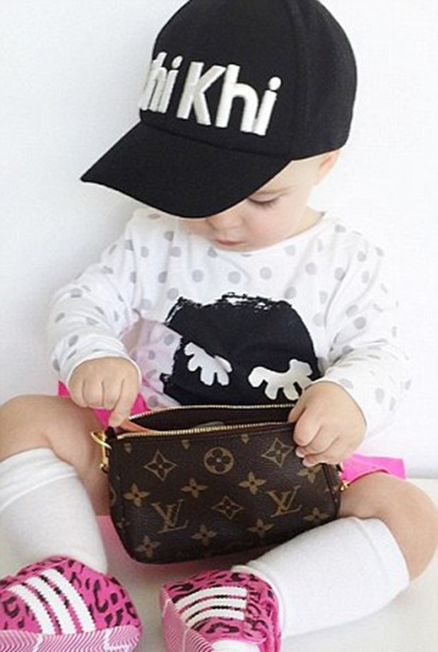 2 yaşında ama instagram'dan zengin oldu - Resim: 1