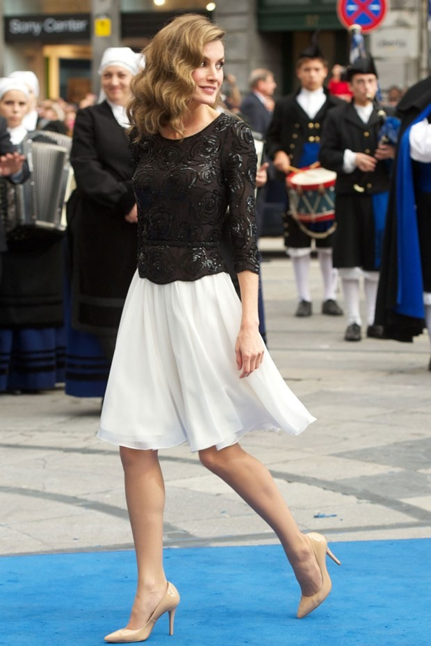 3 çocuklu kraliçe kocasını aldattı ihanet mesajları olay! - Resim: 3