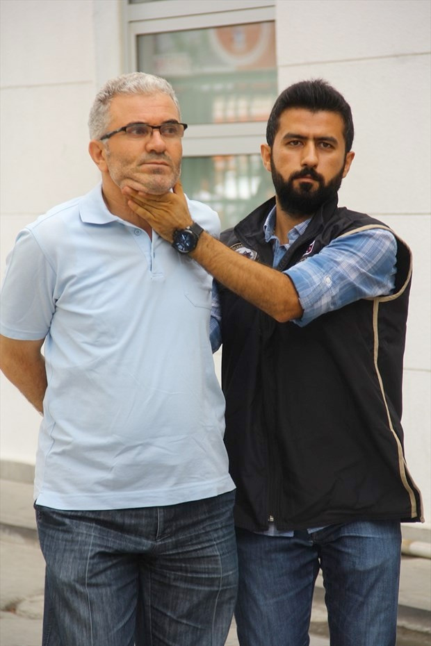 Polis darbe şüphelilerinin başlarını eğmesine izin vermedi - Resim: 1