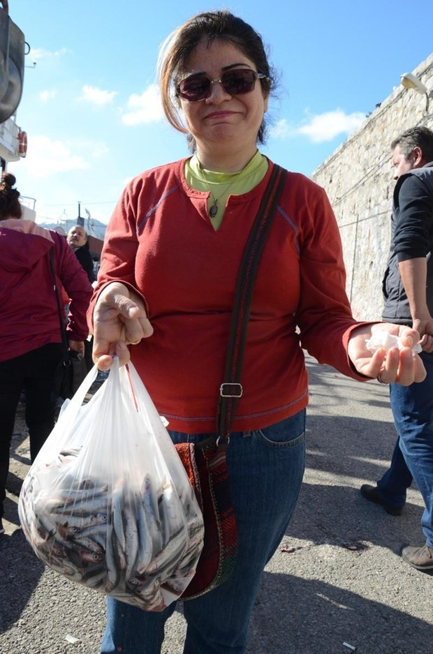 Kilosu 1 liraya hamsi kapışıldı - Resim: 7