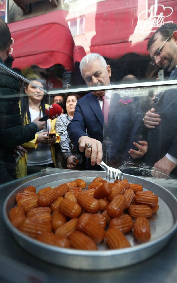 Güngören'de bulunan Binali Yıldırım 'Etnik kimliğinizle gurur duyun' - Resim: 1